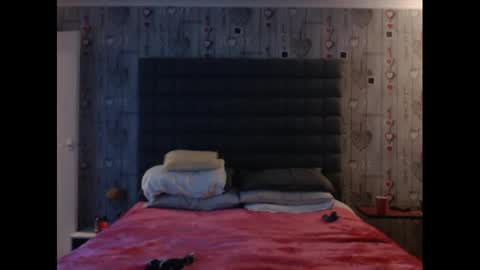 HunterandEsme online show from January 21, 10:30 pm