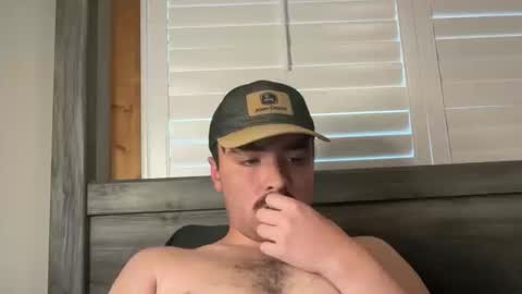 Snapshot of hunterbentleyy chatting on October 14, 10:32 pm Hunter online show from October 14, 10:32 pm