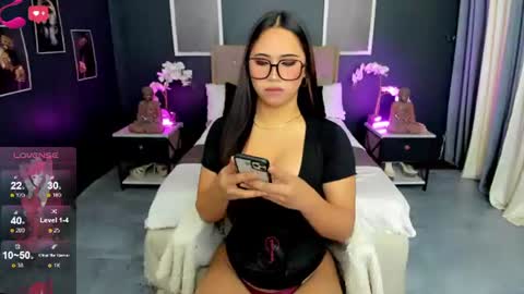 Snapshot of hunterxhuntress chatting on August 3, 10:32 am HELLO HANNAH IS BACK online show from August 3, 10:32 am