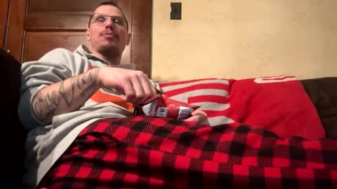 Snapshot of husbandandwife2011 chatting on February 15, 4:47 am husbandandwife2011 online show from February 15, 4:47 am