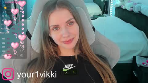 Snapshot of hustleebabyy_vikki chatting on December 5, 2:31 am Vika online show from December 5, 2:31 am