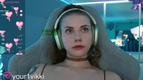 Snapshot of hustleebabyy_vikki chatting on December 9, 6:01 am Vika online show from December 9, 6:01 am