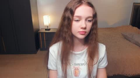 Snapshot of hwadwellingham chatting on April 7, 6:14 am Lily online show from April 7, 6:14 am