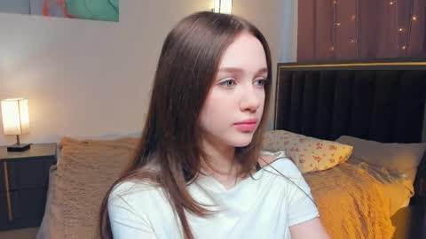 Snapshot of hwadwellingham chatting on May 9, 7:24 am Lily online show from May 9, 7:24 am