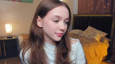 Snapshot of hwadwellingham chatting on May 16, 7:27 am Lily online show from May 16, 7:27 am