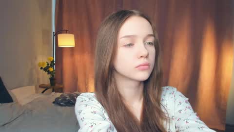 Snapshot of hwadwellingham chatting on May 31, 7:15 am Lily online show from May 31, 7:15 am