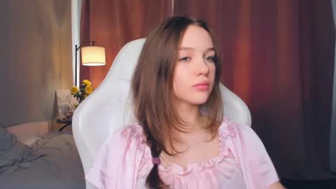 Snapshot of hwadwellingham chatting on July 2, 7:14 am Lily online show from July 2, 7:14 am