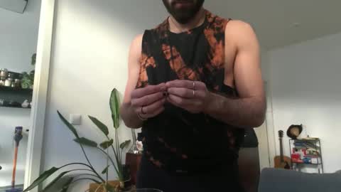 Snapshot of hydraengea chatting on April 6, 6:47 am IVY online show from April 6, 6:47 am