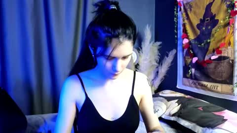 Hyeon Jin online show from February 13, 8:55 pm