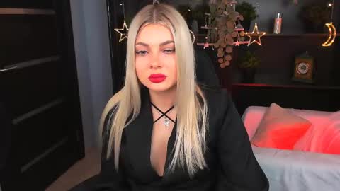 hyileyclark online show from April 18, 9:24 am