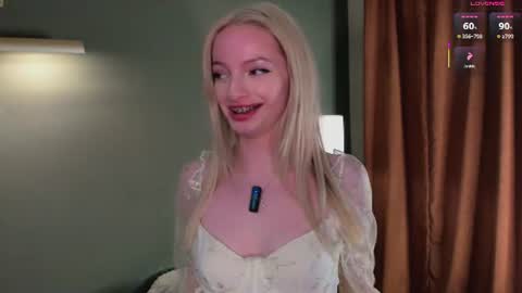 Snapshot of hypno_eyes_babe chatting on June 10, 2:49 pm Kate online show from June 10, 2:49 pm