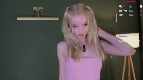 Snapshot of hypno_eyes_babe chatting on June 15, 3:47 pm Kate online show from June 15, 3:47 pm