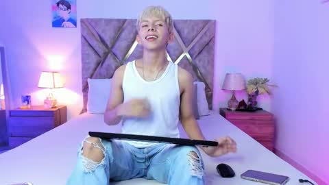 Son Hyunjin online show from February 10, 12:48 am