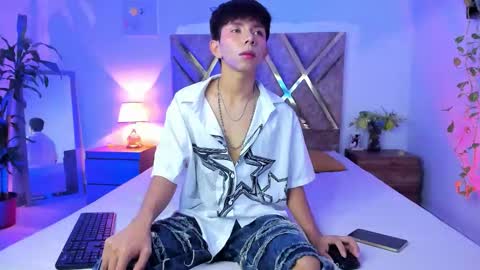 Son Hyunjin online show from March 26, 2:33 pm