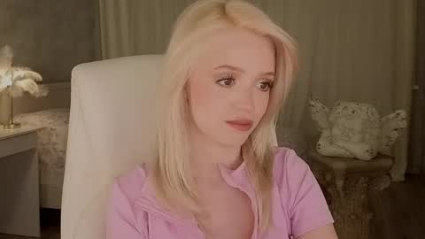 Snapshot of i__am_joss chatting on April 24, 8:44 pm Joselle online show from April 24, 8:44 pm