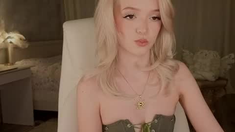 Snapshot of i__am_joss chatting on April 30, 8:57 pm Joselle online show from April 30, 8:57 pm