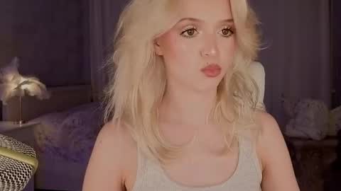 Snapshot of i__am_joss chatting on May 9, 10:37 pm Joselle online show from May 9, 10:37 pm