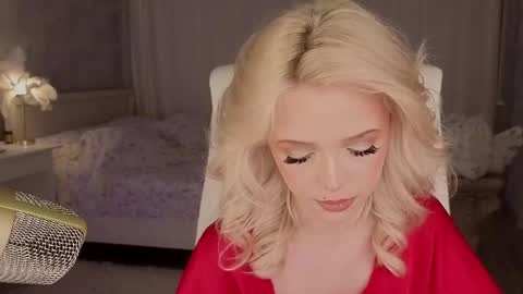 Snapshot of i__am_joss chatting on May 13, 9:44 pm Joselle online show from May 13, 9:44 pm