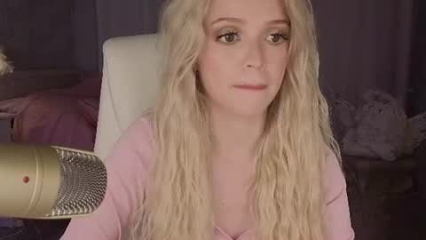 Snapshot of i__am_joss chatting on July 1, 9:47 pm Joselle online show from July 1, 9:47 pm
