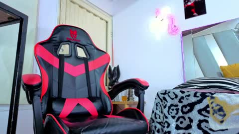 kelvis online show from April 5, 9:28 am