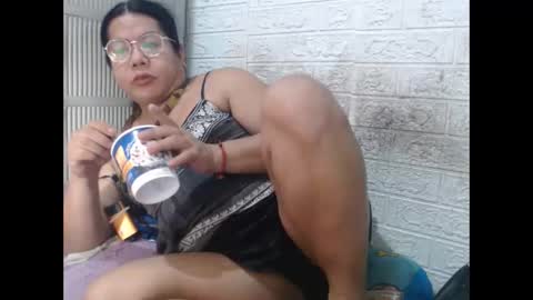 Snapshot of i_drain_u_bitch chatting on April 20, 11:46 am jamaeca online show from April 20, 11:46 am