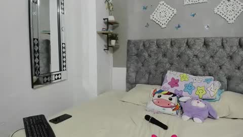 Snapshot of iam_mai chatting on January 17, 1:36 am iam_mai online show from January 17, 1:36 am