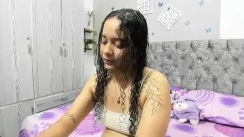 Snapshot of iam_mai chatting on February 22, 3:01 am iam_mai online show from February 22, 3:01 am