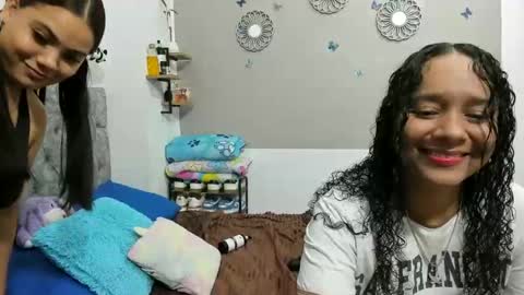 Snapshot of iam_mai chatting on October 3, 3:47 am iam_mai online show from October 3, 3:47 am