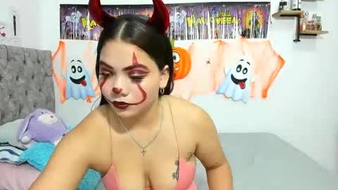 Snapshot of iam_mai chatting on October 31, 10:00 pm iam_mai online show from October 31, 10:00 pm