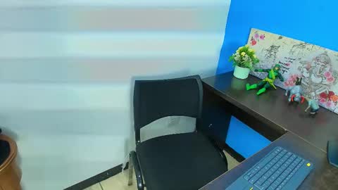 Iam Smith  online show from March 6, 4:20 am