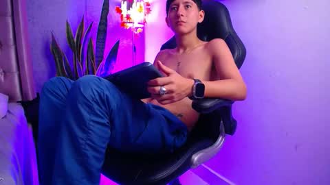 Snapshot of iam_smiths chatting on March 3, 1:06 pm I A M S M I T H S online show from March 3, 1:06 pm