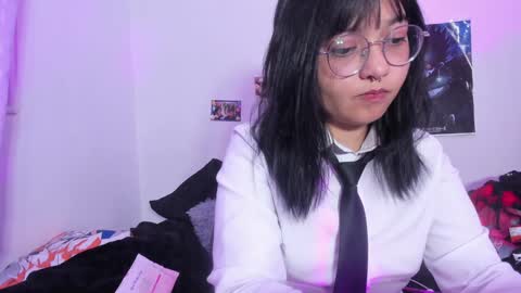 Snapshot of iam_zoechan chatting on December 2, 9:35 am Zoe 3 online show from December 2, 9:35 am