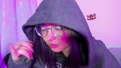 Snapshot of iam_zoechan chatting on December 11, 9:41 am Zoe 3 online show from December 11, 9:41 am