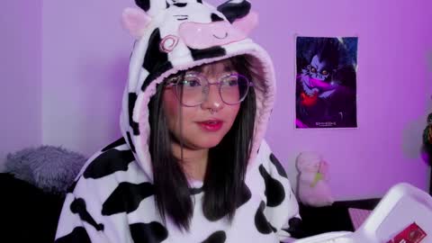 Snapshot of iam_zoechan chatting on December 12, 8:25 am Zoe 3 online show from December 12, 8:25 am