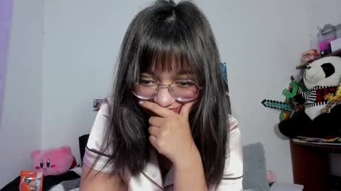 Snapshot of iam_zoechan chatting on December 23, 7:28 am Zoe 3 online show from December 23, 7:28 am