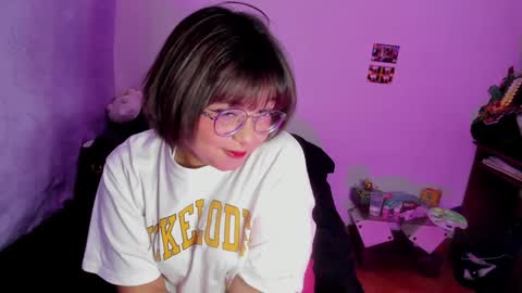 Snapshot of iam_zoechan chatting on January 22, 11:43 pm Zoe 3 online show from January 22, 11:43 pm