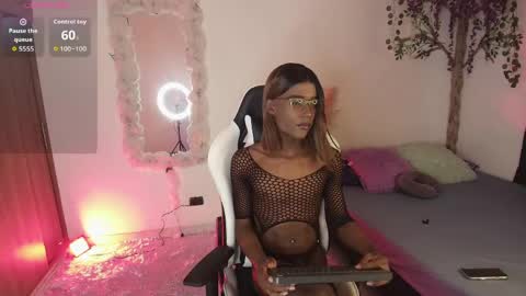 Snapshot of iamandrey_ chatting on April 19, 8:00 pm iamandrey_ online show from April 19, 8:00 pm