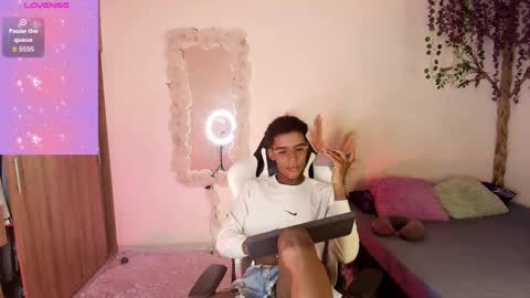 Snapshot of iamandrey_ chatting on May 4, 1:29 pm iamandrey_ online show from May 4, 1:29 pm
