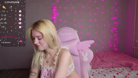 Cassie  STREAMS HERE EVERYDAY online show from April 4, 2:14 pm