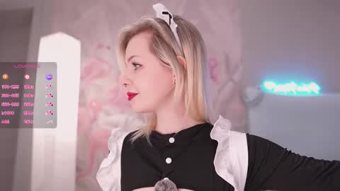 Nina  online show from October 31, 5:25 pm