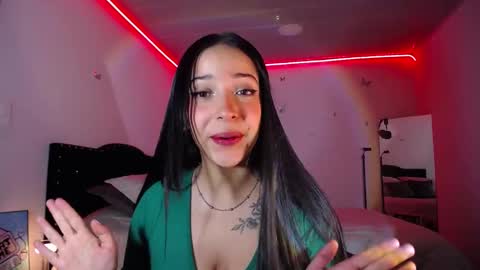 Snapshot of iamroxanne chatting on February 9, 4:57 am Camila online show from February 9, 4:57 am