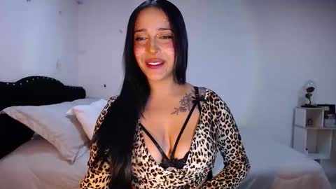 Snapshot of iamroxanne chatting on October 14, 3:29 am Camila online show from October 14, 3:29 am