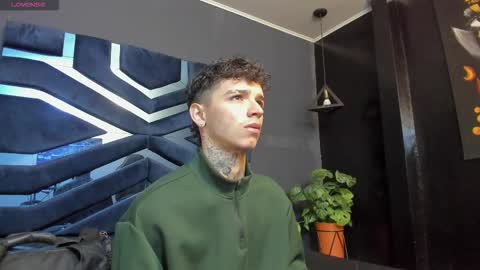 IAN CASTILLO online show from January 13, 11:15 am