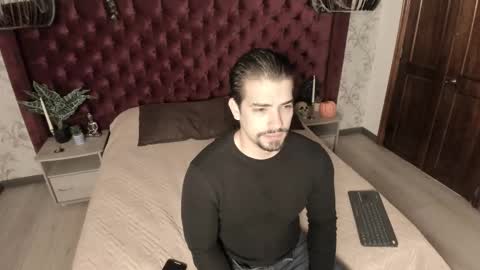 Ian Davis online show from October 26, 12:00 pm