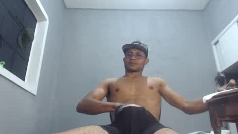 Snapshot of ian_tuner chatting on December 15, 9:45 am ian_tuner online show from December 15, 9:45 am