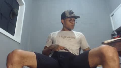 Snapshot of ian_tuner chatting on December 23, 5:28 am ian_tuner online show from December 23, 5:28 am