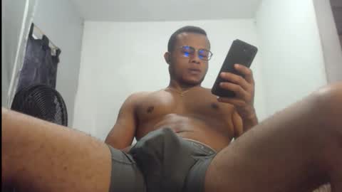 Snapshot of ian_tuner chatting on October 17, 7:05 pm ian_tuner online show from October 17, 7:05 pm