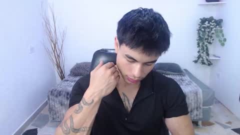 Snapshot of ian_west chatting on February 13, 11:50 am Ian online show from February 13, 11:50 am