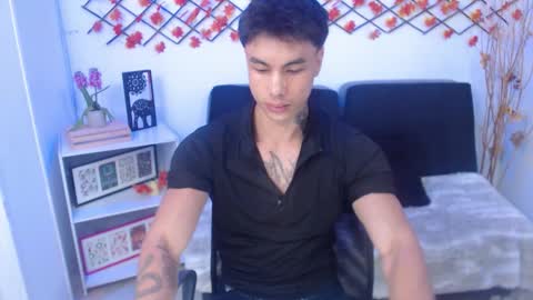 Snapshot of ian_west chatting on February 23, 11:40 am Ian online show from February 23, 11:40 am