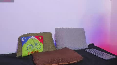 Ian Lark online show from April 16, 9:39 pm